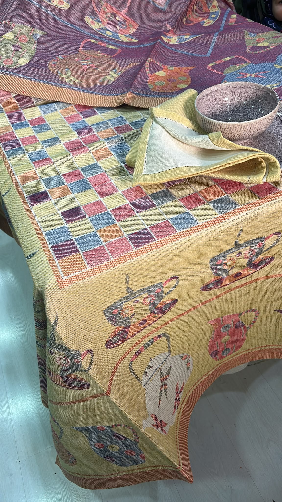 THE TABLECLOTH